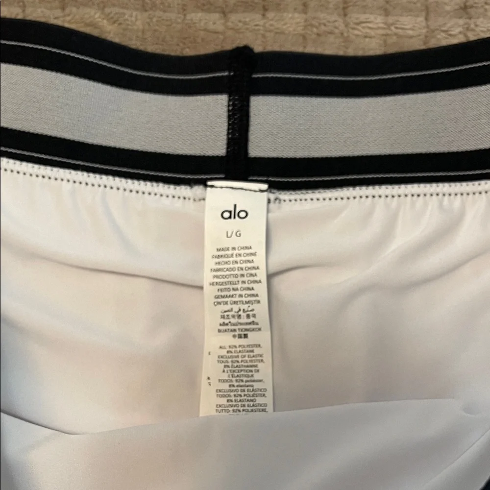 ALO Yoga Women's Black and White Skater Skirt